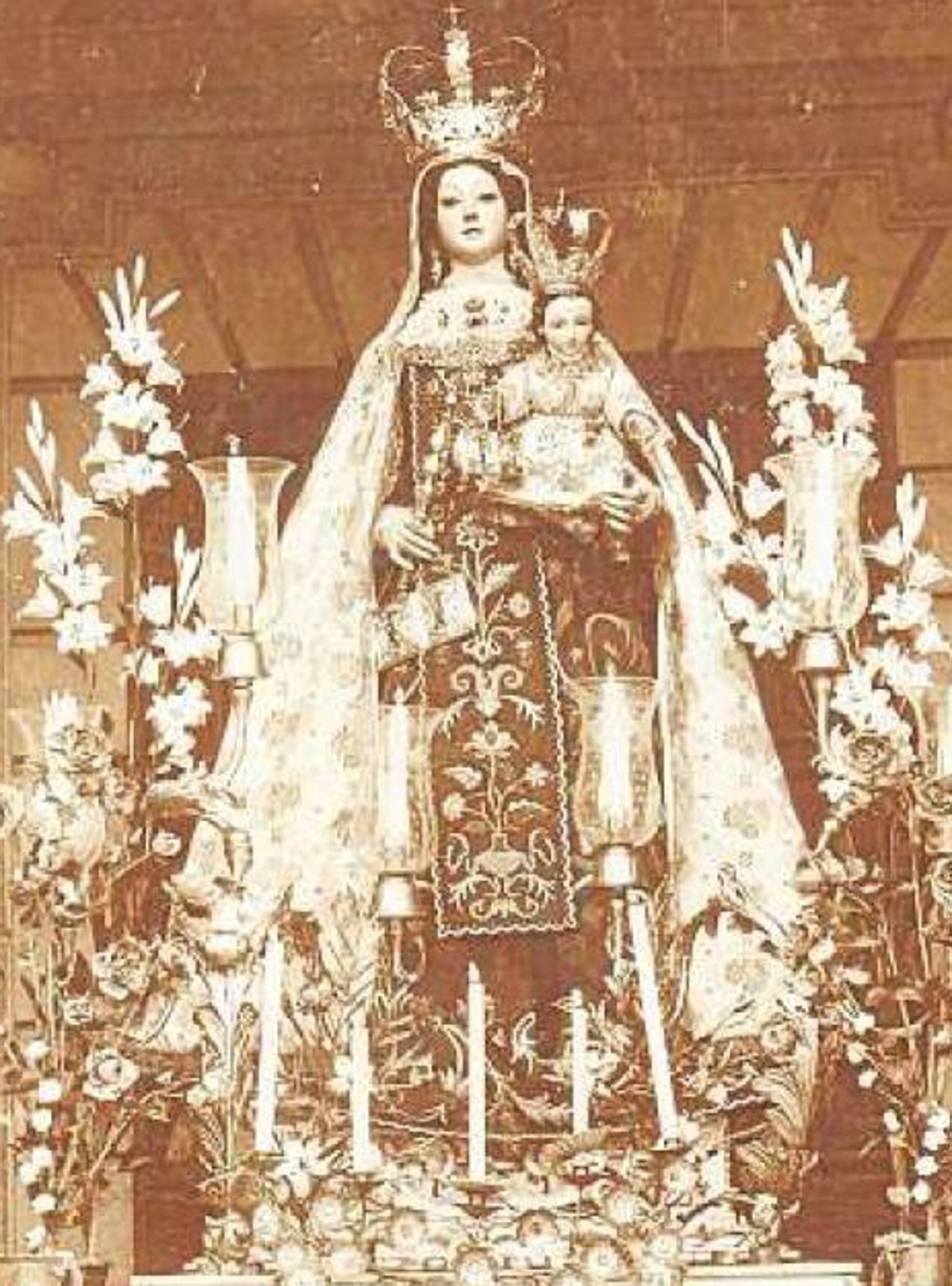 La Virgen del Carmen, en la puerta de San Cayetano hacia 1893