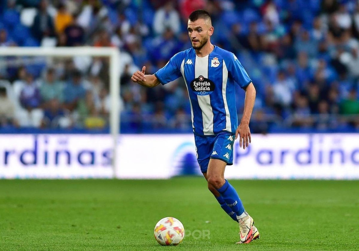 Adrián Lapeña, con la camiseta del Deportivo de La Coruña, en un partido de este año