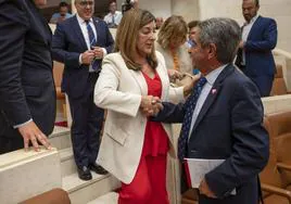 Sáenz de Buruaga, nueva presidenta de Cantabria con el voto en contra de Vox