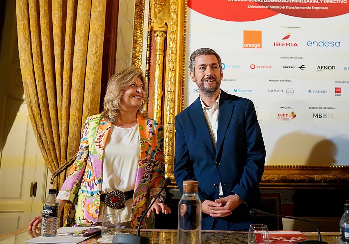 La concejal Engracia Hidalgo y el consejero Miguel Ángel García, en la Cámara de Comercio durante la presentación del encuentro de liderazgo que organiza CEIM