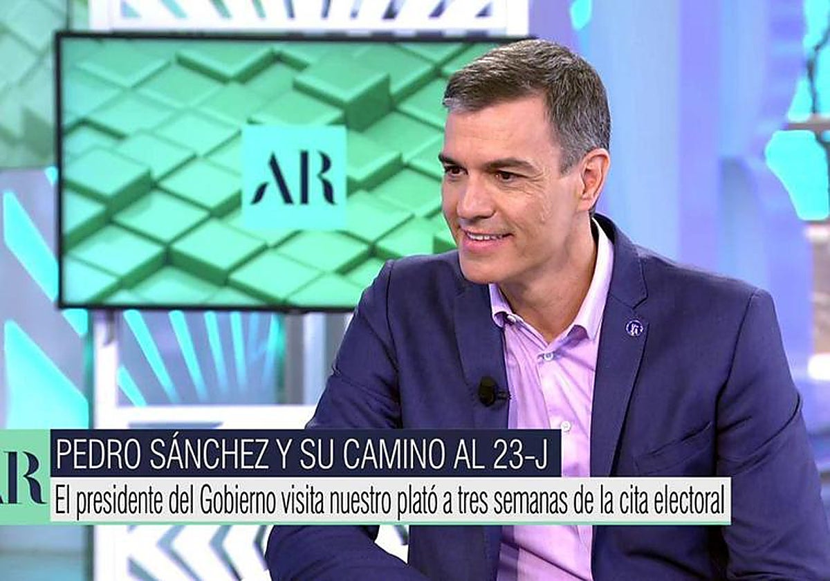 Pedro Sánchez durante la entrevista con Ana Rosa Quintana
