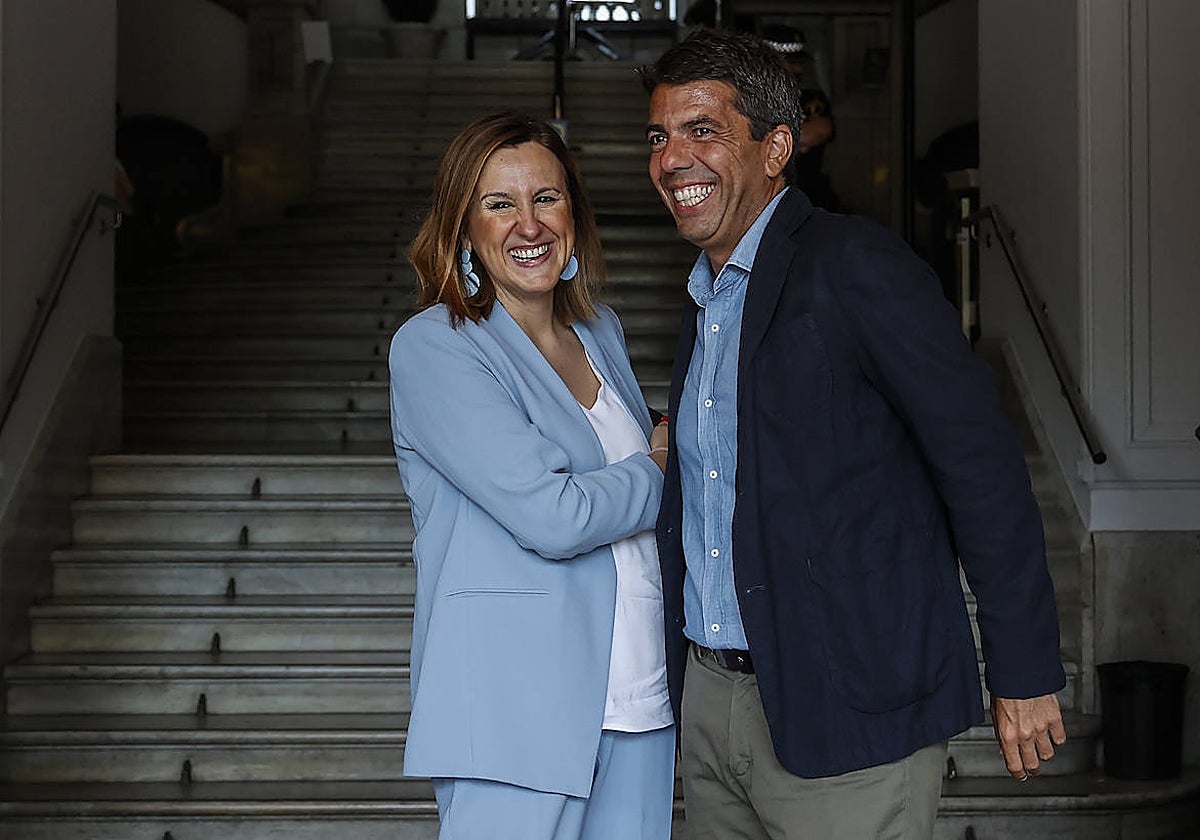 Imagen de María José Catalá y Carlos Mazón, este martes, en el Ayuntamiento de Valencia