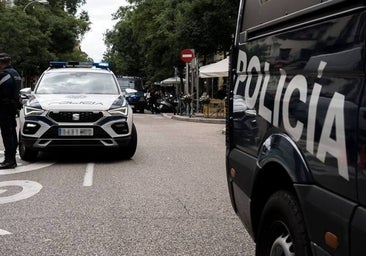 Un hombre, herido de una cuchillada en la calle en la puerta de un bar latino de Ciudad Lineal