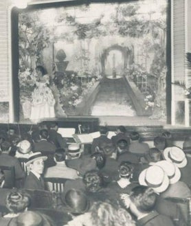 Imagen secundaria 2 - Arriba, el Teatro Paraiso, en su estreno en 1915. Abajo, izq., teatro Ciudad Lineal en 1916. Dcha, el Ideal Rosales. 