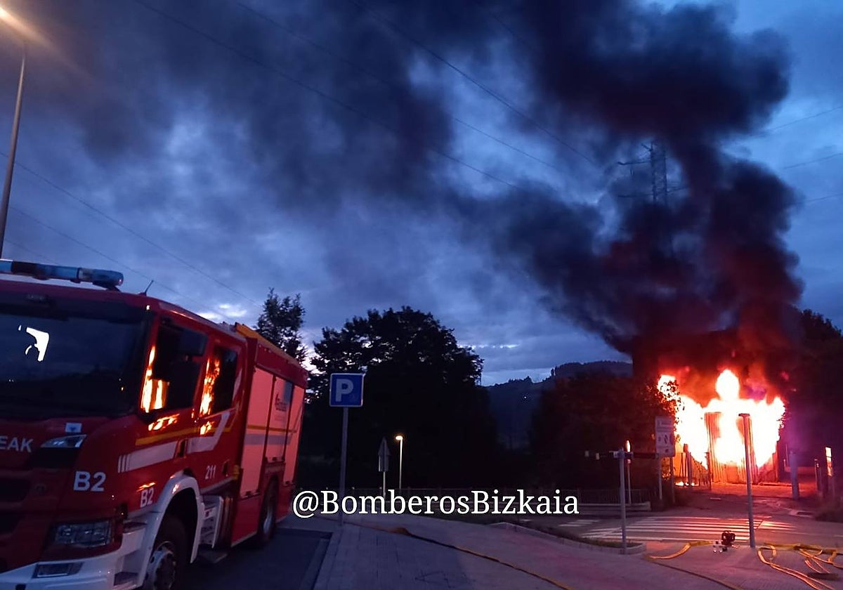 El incendio comenzaba de madrugada por causas que se desconocen
