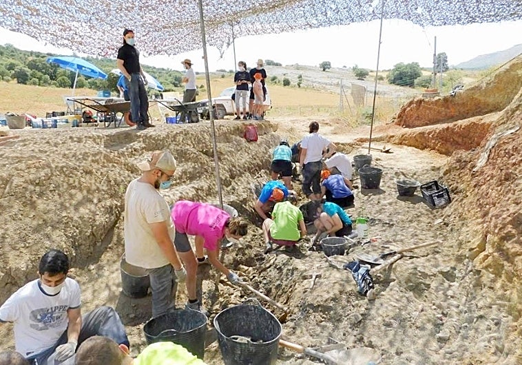 Excavaciones en el yacimiento de Valdepalazuelos-Tenadas del Carrascal, en la Sierra de la Demanda (Burgos)