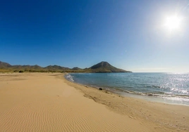 Cabo de Gata prohíbe este verano los barcos de recreo para proteger sus playas naturales