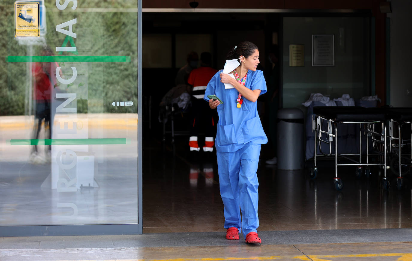 El final de la mascarilla obligatoria en los centros sanitarios de Córdoba, en imágenes