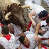 Los consejos imprescindibles para disfrutar en San Fermín: lo que debes hacer en el Chupinazo y los encierros