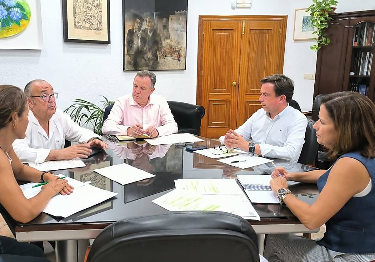 Reunión entre el alcalde de Lucena y representantes de la Universidad de Córdoba