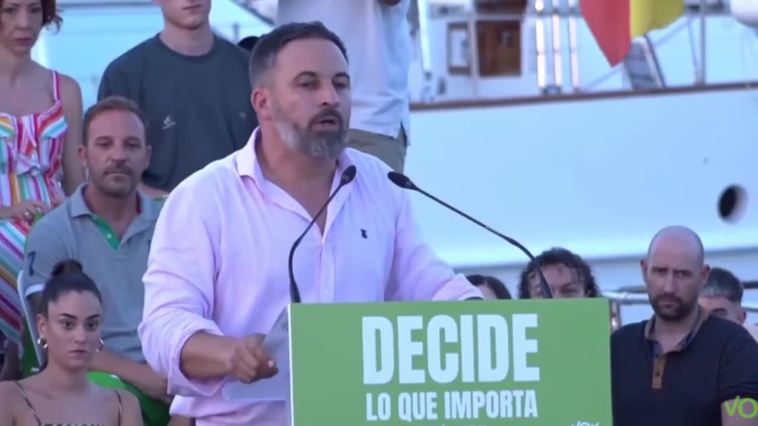 Abascal afea a Feijóo que diga que va a "derogar el sanchismo"