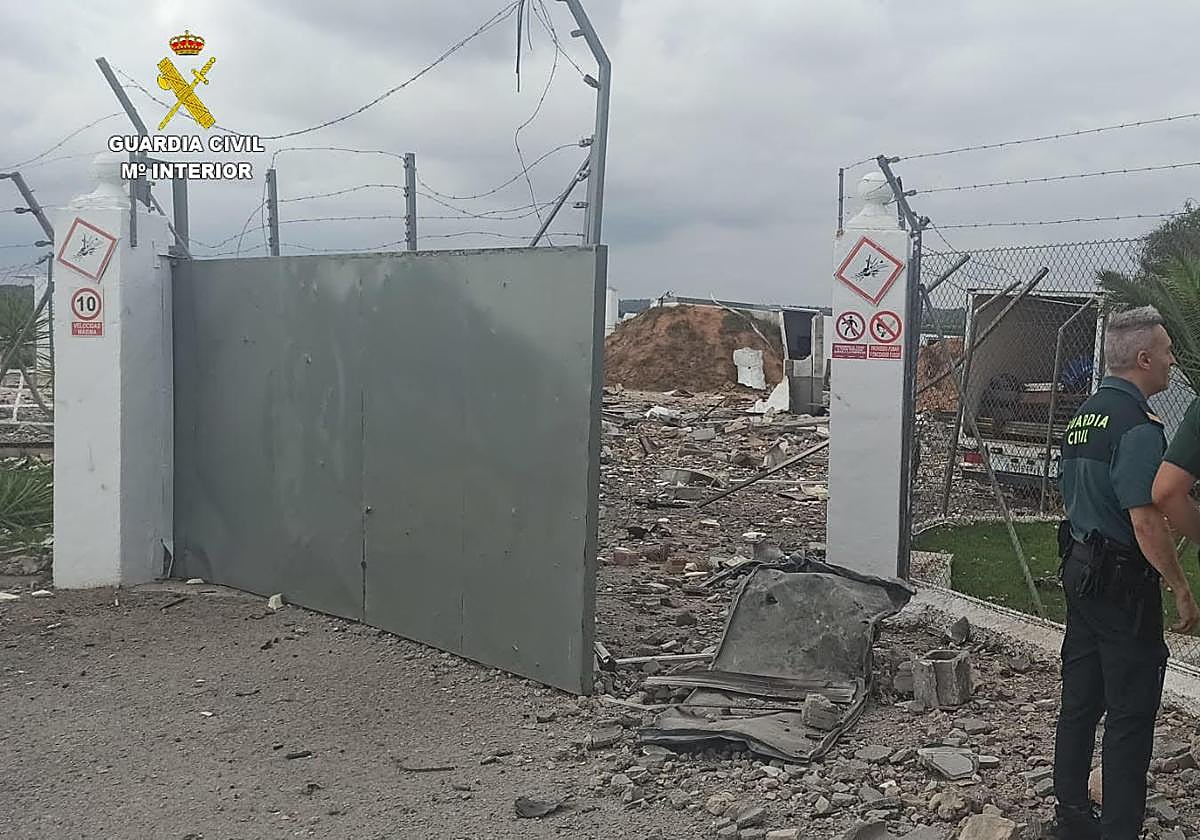 Imagen de la entrada de la pirotecnia de Vilamarxant (Valencia), donde se ha registrado una explosión