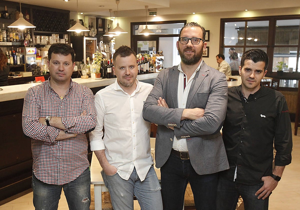 Sergio Rodríguez, con barba, en La Carbonería