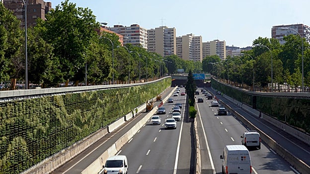 Imagen después - La M-30 estrena 400 metros de jardines verticales con sensores de contaminación