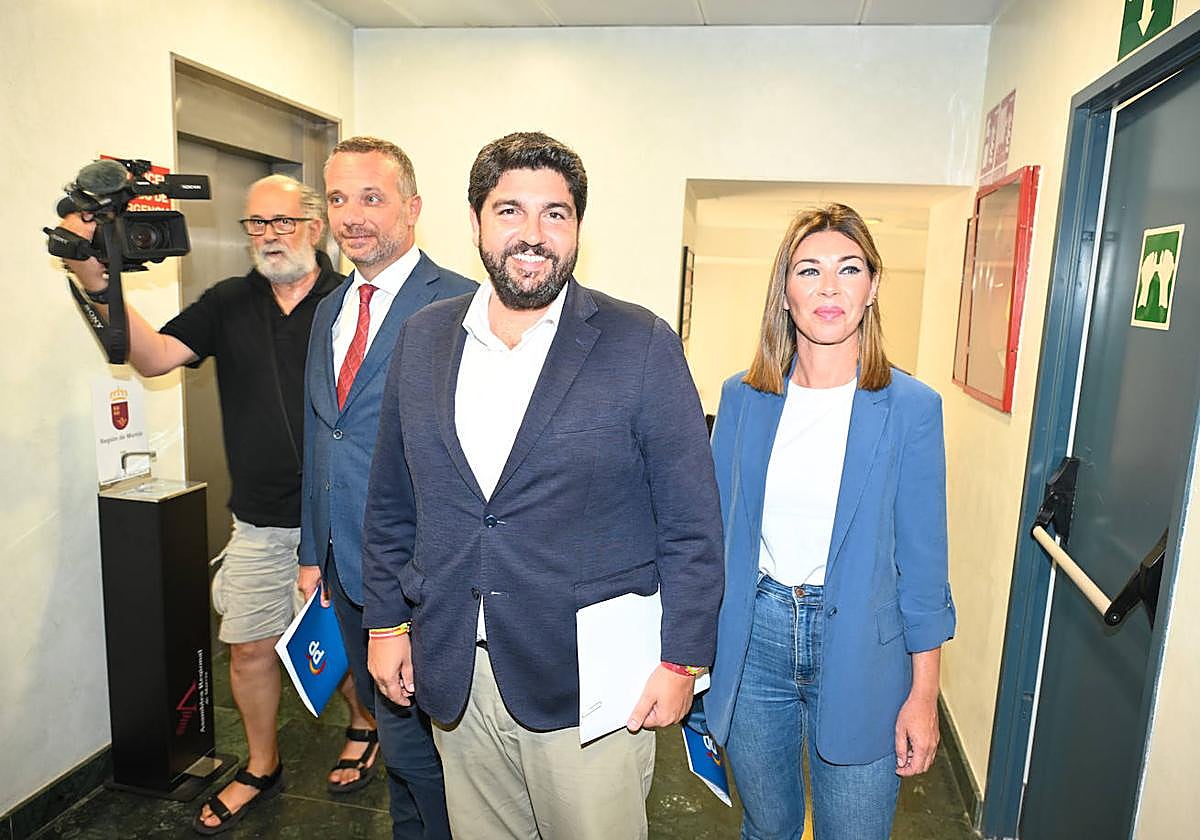 López Miras, en el centro, junto a Segado (izq) y Ruiz Jódar