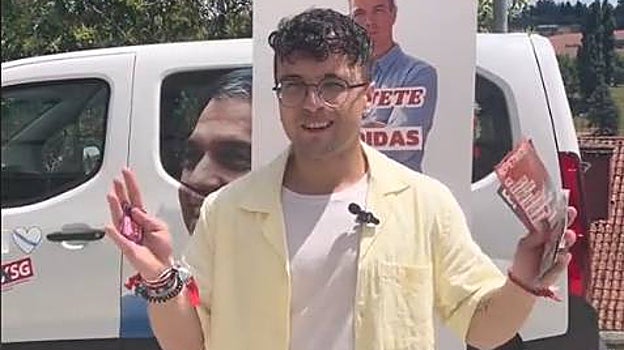 El secretario destaca, con los brazos extendidos, el tamaño de «nuestro paquete» frente «al de otros»