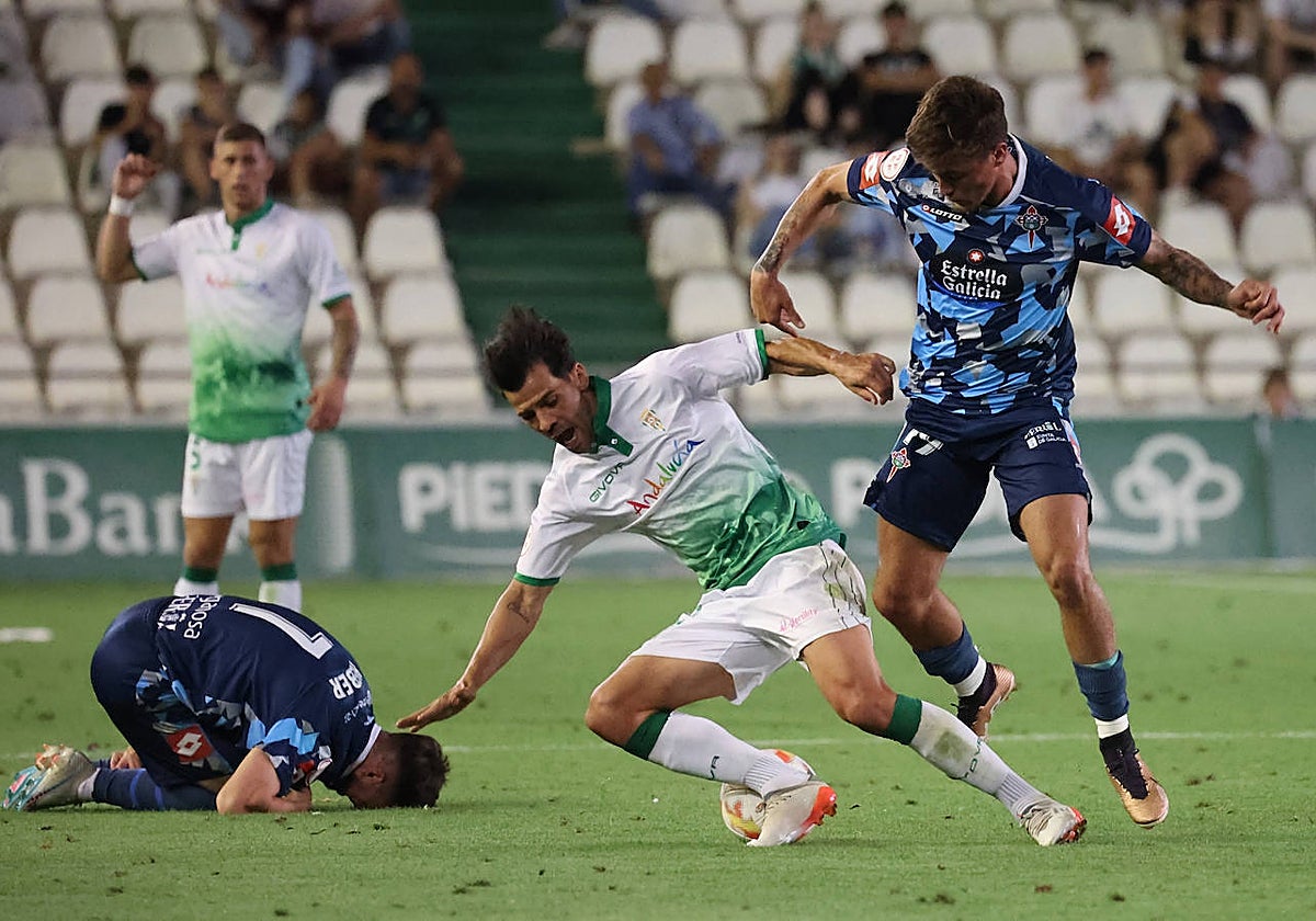 Partido entre el Córdoba y el Racing de Ferrol en El Arcángel
