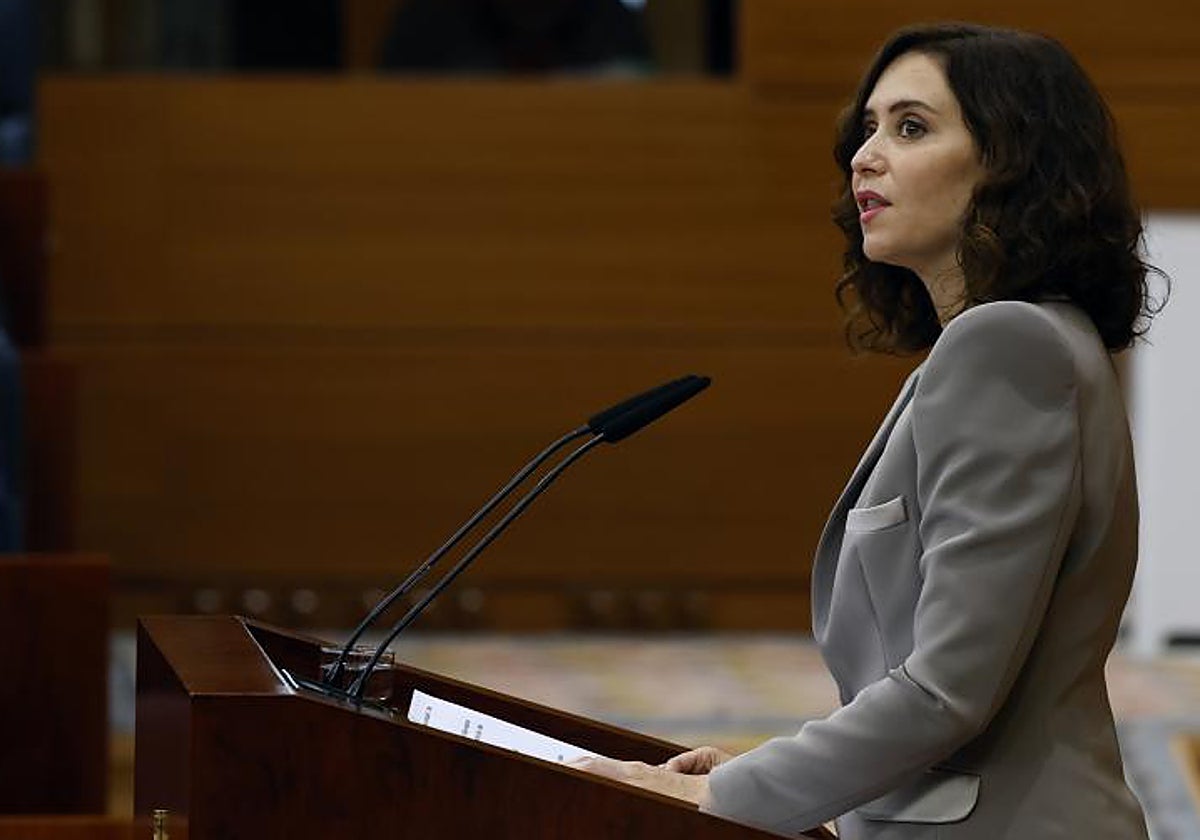 La presidenta de la Isabel Díaz Ayuso durante el debate investidura