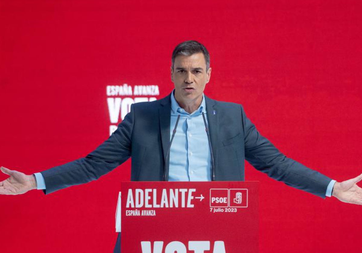 El secretario general del PSOE y presidente del Gobierno, Pedro Sánchez, interviene durante presentación del programa electoral del PSOE este viernes