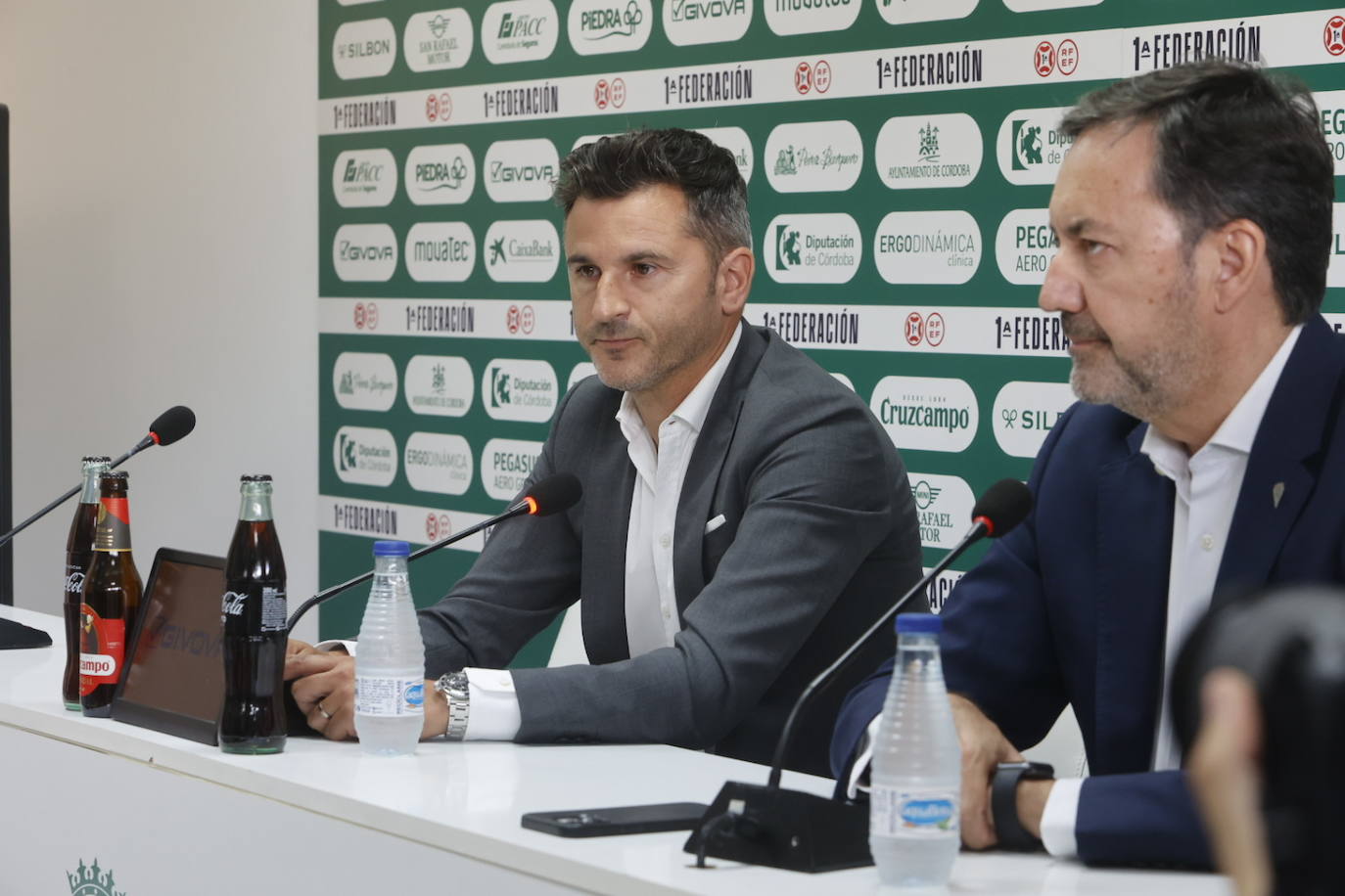 La presentación de Iván Ania como nuevo entrenador del Córdoba CF, en imágenes