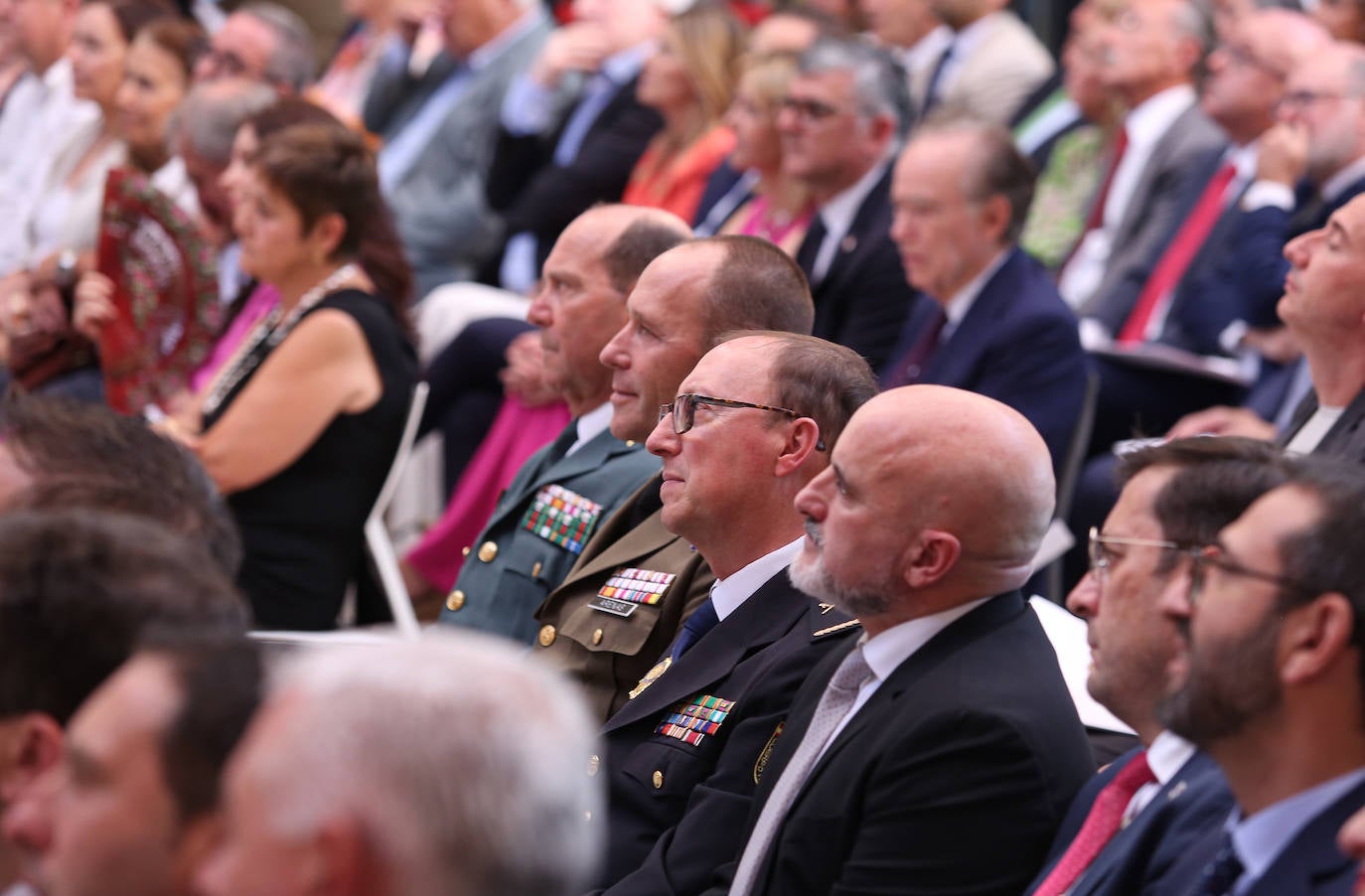 La toma de posesión de Emiliano García-Page como presidente de Castilla-La Mancha, en imágenes