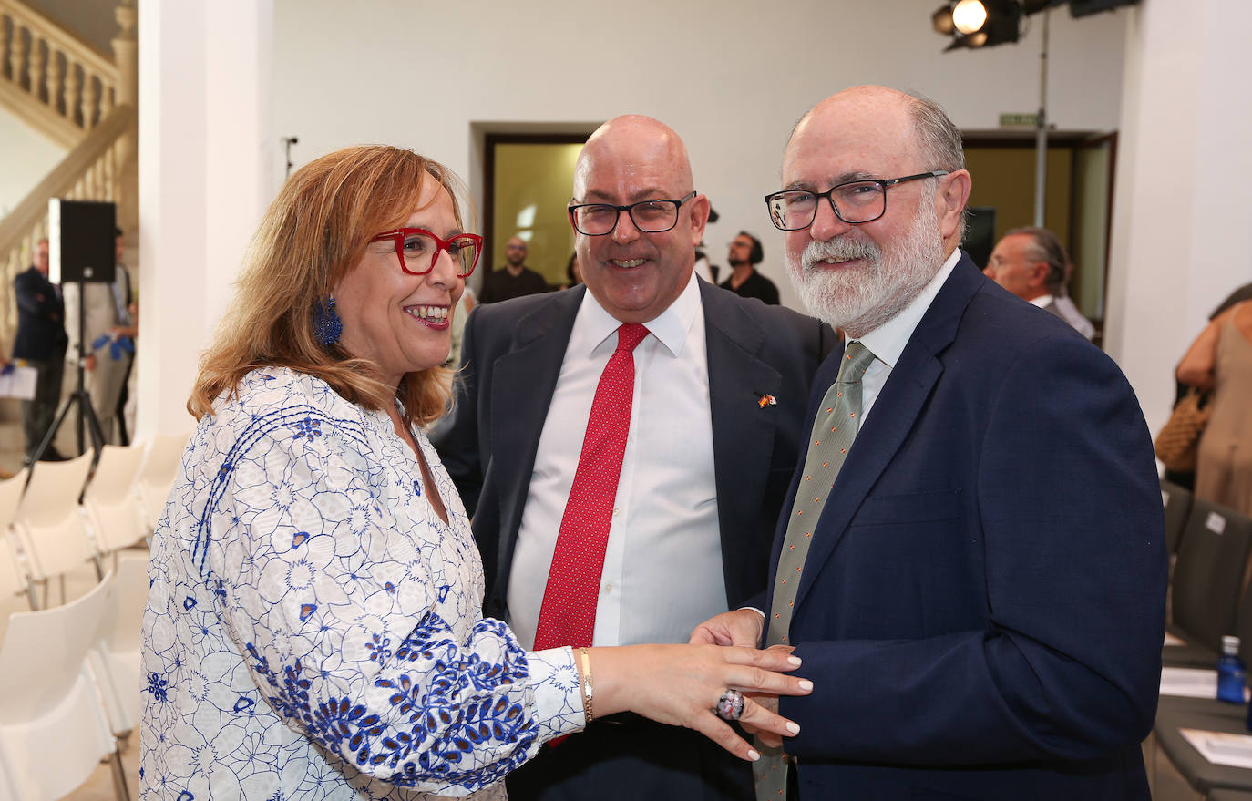 La toma de posesión de Emiliano García-Page como presidente de Castilla-La Mancha, en imágenes