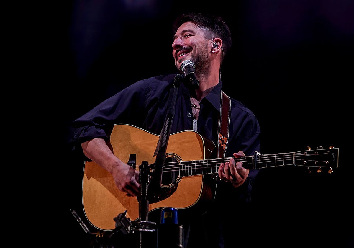 La banda Mumford & Sons durante una actuación en la segunda jornada del festival Mad Cool 2023