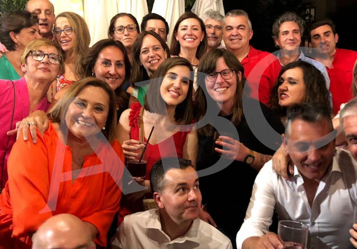 El número tres del PSOE participó en una fiesta en el local investigado en  el caso de Tito Berni