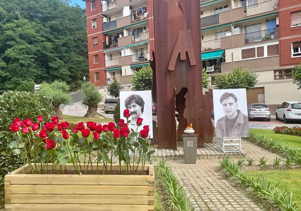 Las fotografías de Sotero Mazo (izquierda) y Miguel Ángel Blando (derecha) han presidido el acto