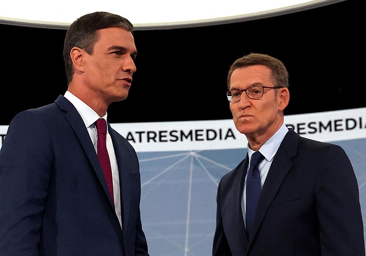 Sánchez y Feijóo, minutos antes de empezar el debate