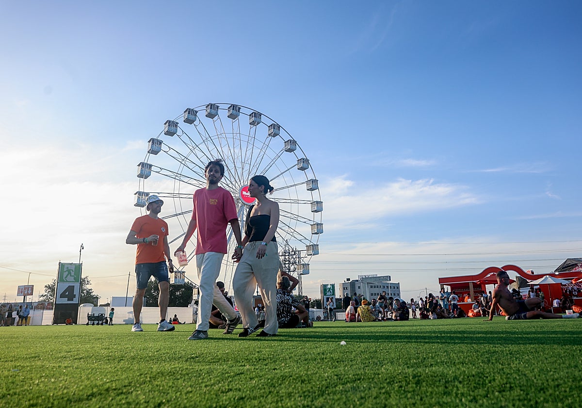 La explanada del Mad Cool en Villaverde, donde se instaló la icónica noria del festival