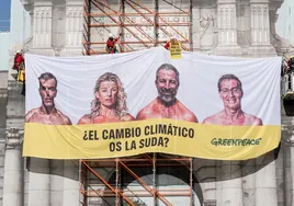 Pablo Iglesias carga contra la lona gigante de Greenpeace: «Es un intento de tomar a la gente por imbécil»