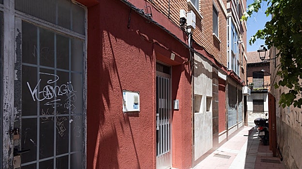 Imagen del portal en el que ha sido detenida la mujer en Tudela de Duero