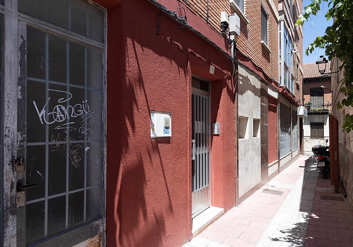 Imagen de una de las viviendas en las que se desarrolló la operación antiyihadista en Tudela de Duero