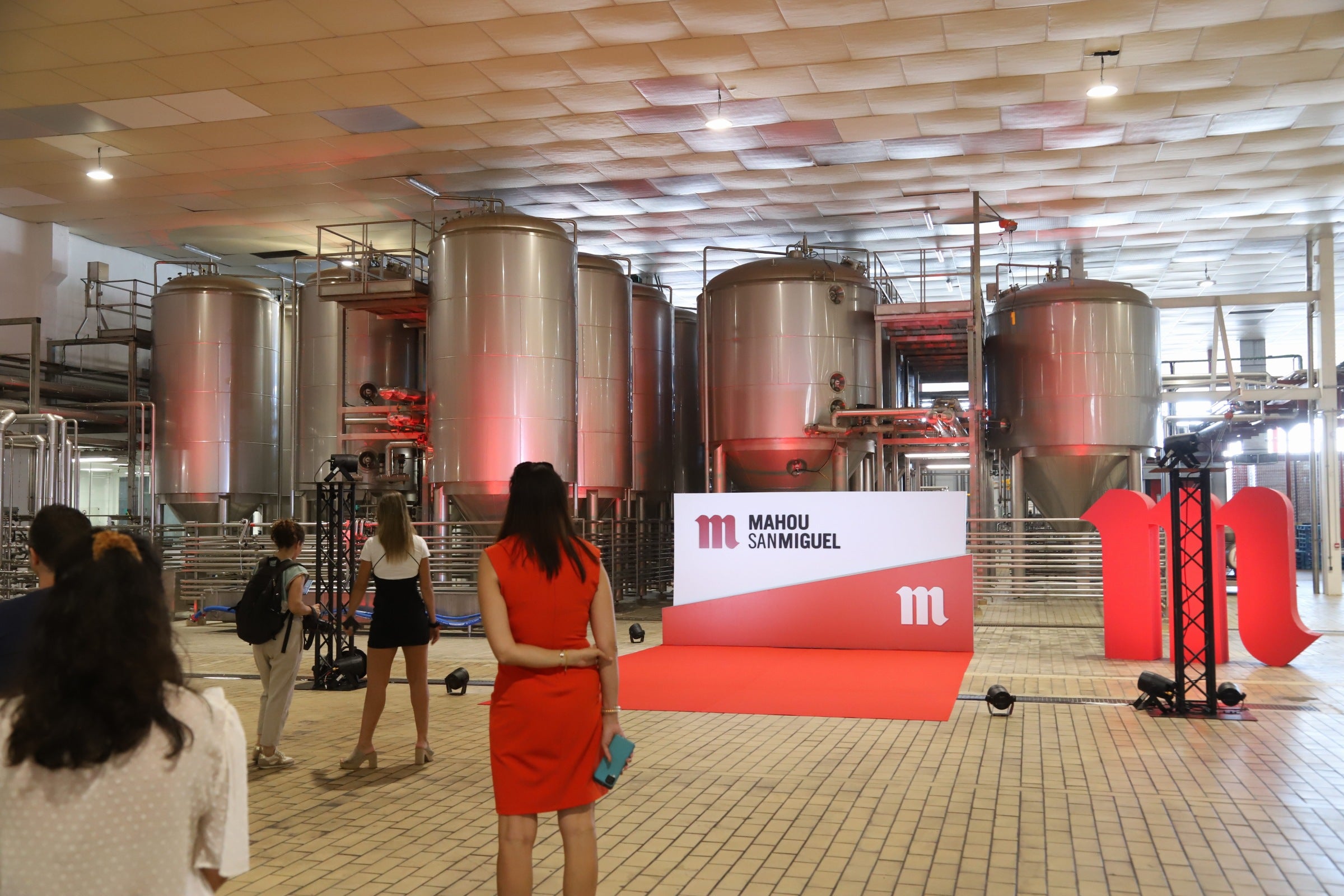 Así hace Mahou más de 50 tipos de cervezas en la fábrica de Córdoba, en imágenes