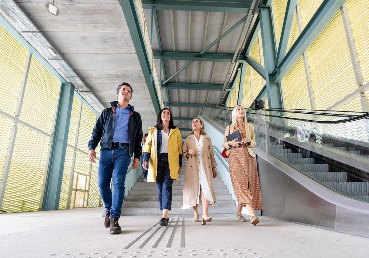 Los populares gallegos ha llevado este miércoles la campaña electoral a la estación intermodal de Santiago de Compostela