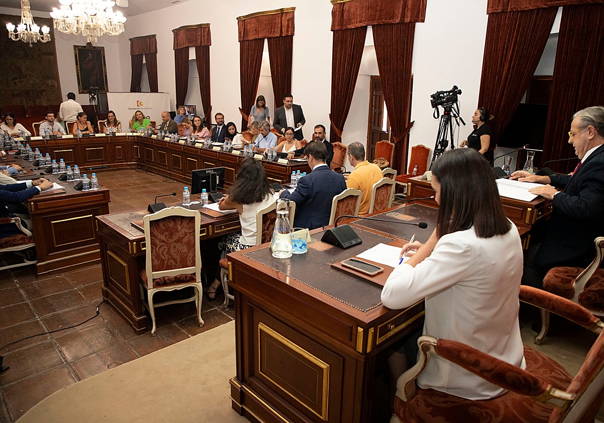 Fuentes preside el pleno de la diputación con los 27 nuevos diputados