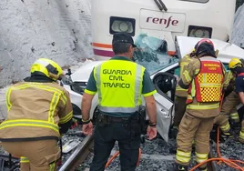 Dos jóvenes de 19 y 21 años mueren tras ser arrollado su coche por un tren en Lugo