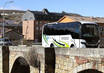 Una mujer agrede al conductor de un autobús de línea y ataca «a mordiscos» a un agente