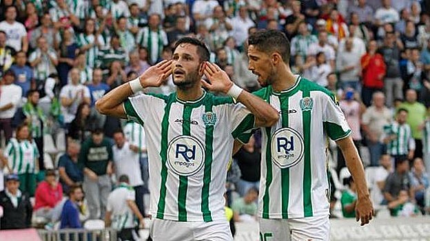 Florin Andone durante un partido en El Arcángel