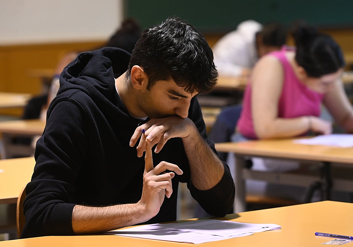 Prueba de la EBAU en una Universidad de Burgos