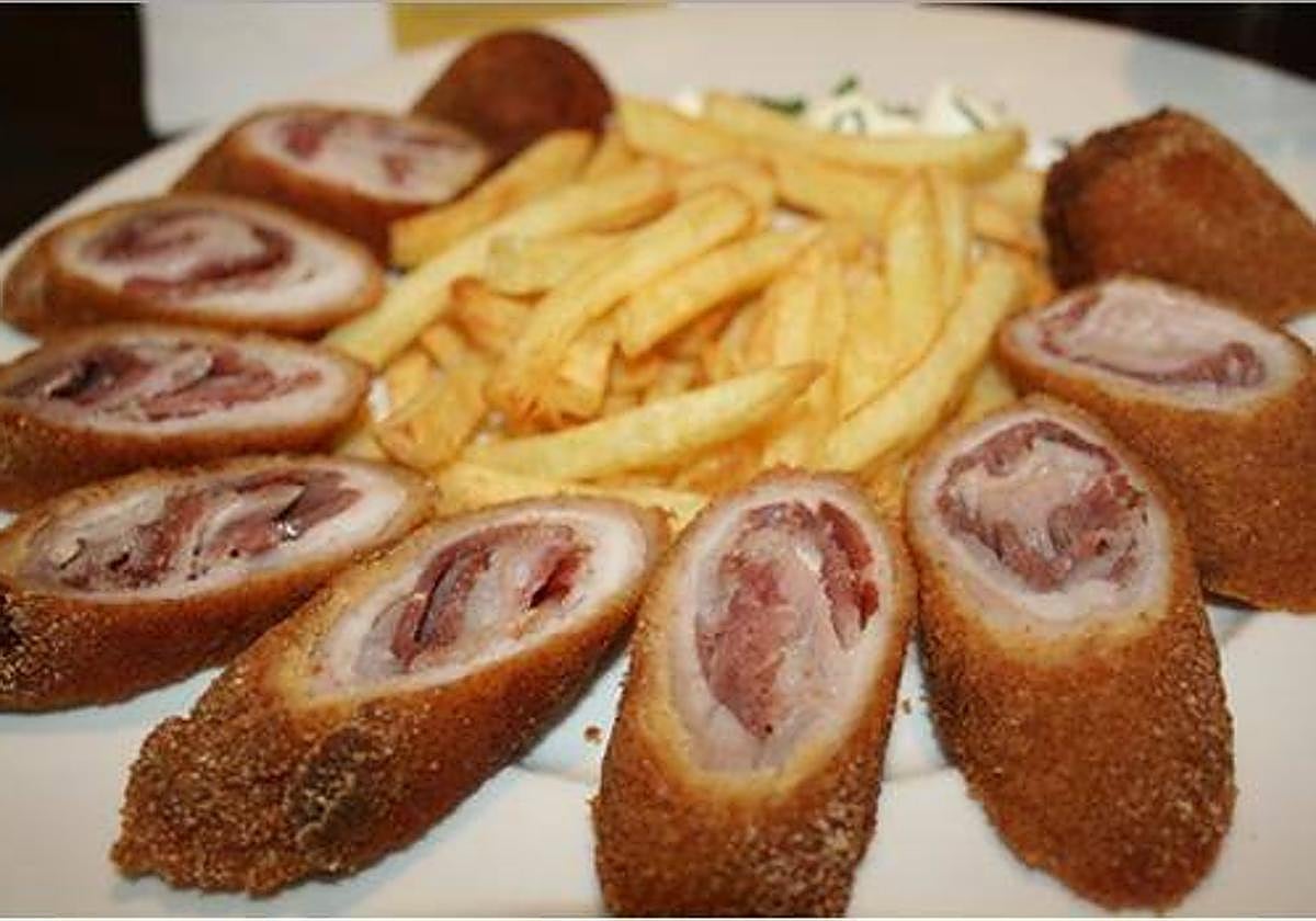 Flamenquin cordobés con patatas fritas