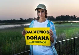 Alba Flores, actriz de 'La casa de papel', hace campaña contra los regadíos en el entorno de Doñana