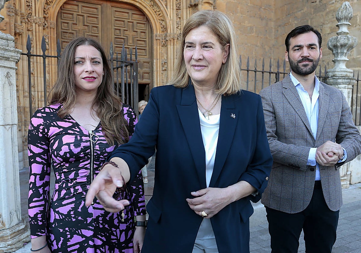 La presidenta del PP de León, junto a Margarita Torre y a David Fernández, que será el portavoz del grupo municipal, en una imagen de archivo