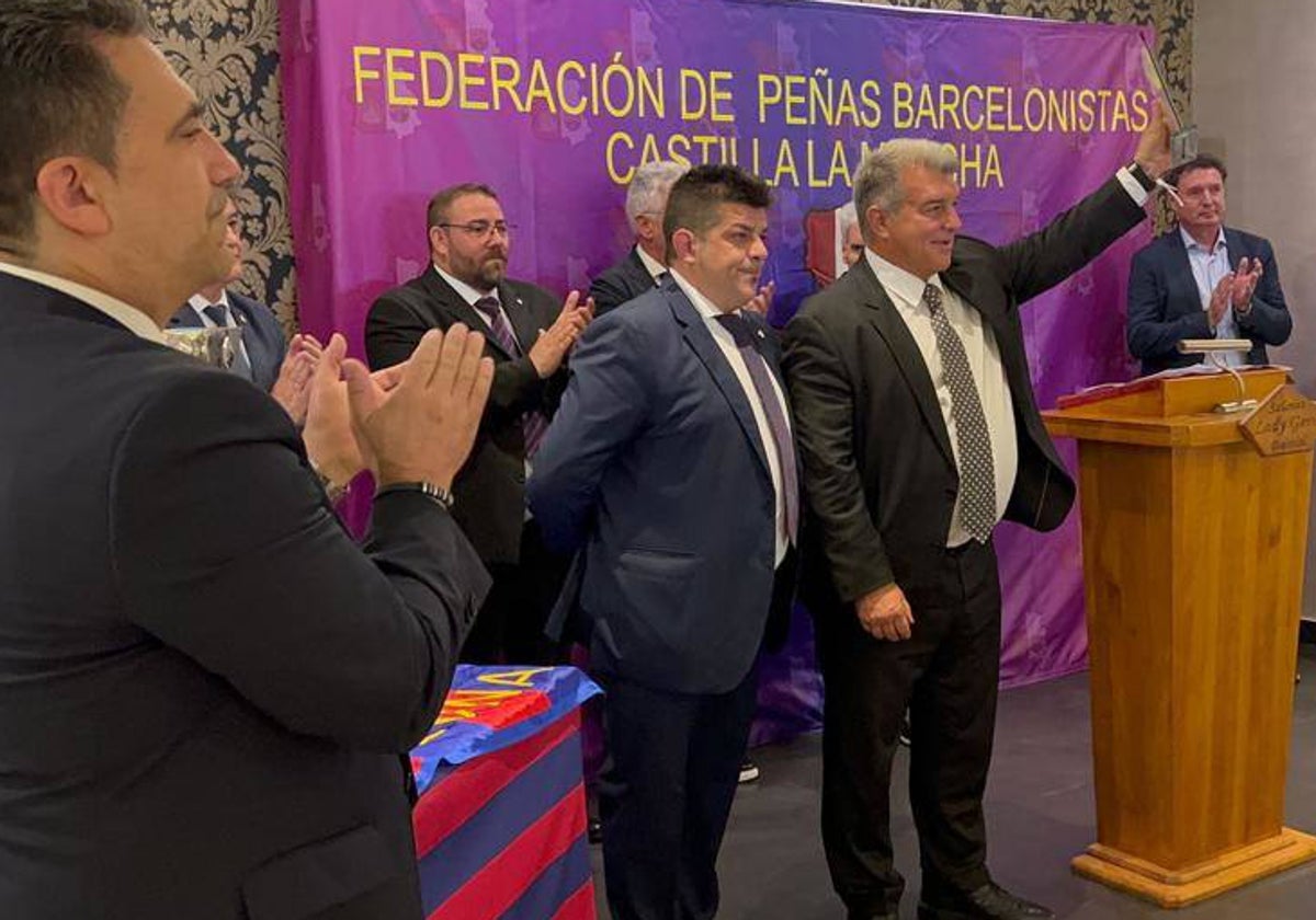 Joan Laporta, en Daimiel con Daniel Peinado, presidente de la federación