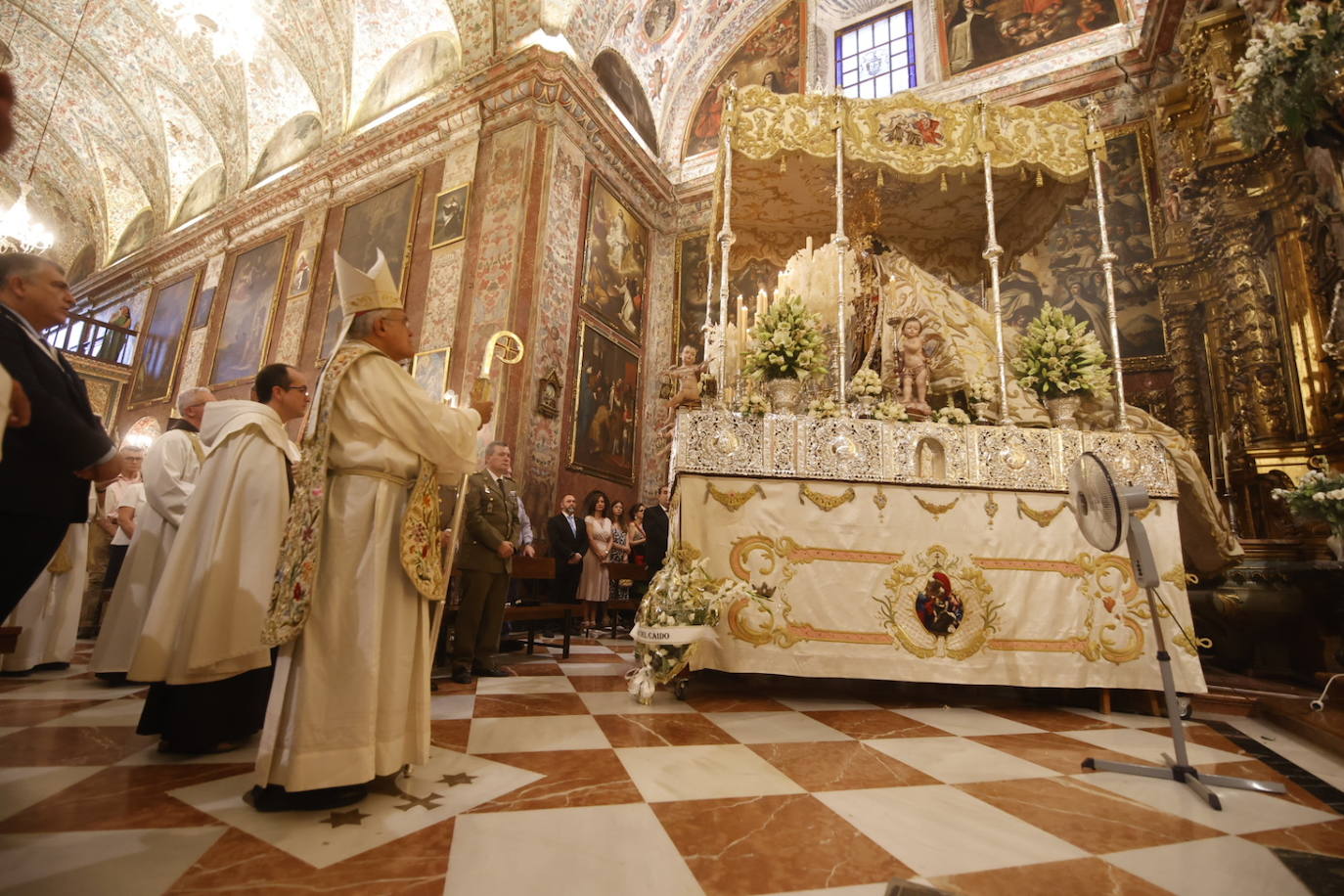 La Virgen del Carmen de San Cayetano de Córdoba siembra la alegría, en imágenes