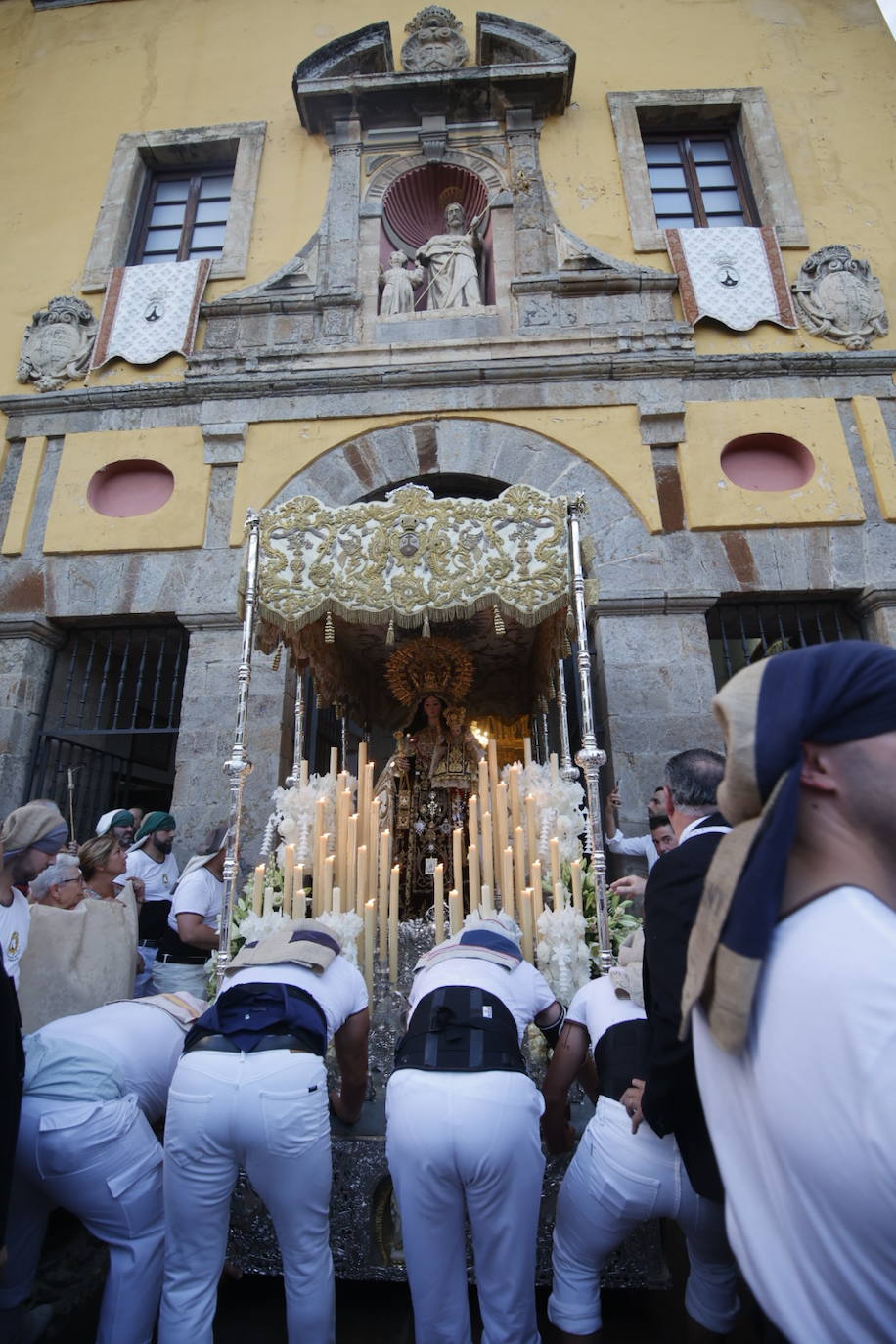 La Virgen del Carmen de San Cayetano de Córdoba siembra la alegría, en imágenes