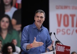 Sánchez exhibe la fuerza del PSC en el acto central de su campaña y pide el voto de los «jóvenes indecisos»