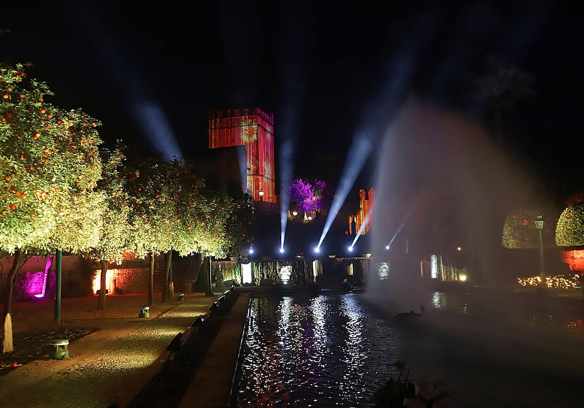 Espectáculo 'Naturaleza encendida. Raíces', que se puede ver de noche en el Alcázar de los Reyes Cristianos de Córdoba