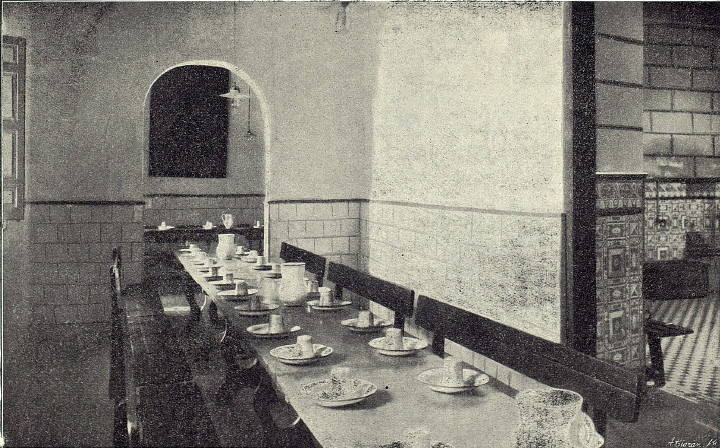 Aspecto del Comedor de caridad ya instalado en la calle de Sn Ildefonso Fotografía de Rodríguez en 'El avance de la provincia de Toledo, desde el 13 de septiembre de 1923 al 31 de mayo de 1929. Memoria'